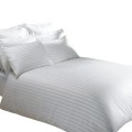 Poszwa hotelowa biała, prążek 1 cm, adamaszek, produkt Partner-tex.jpg